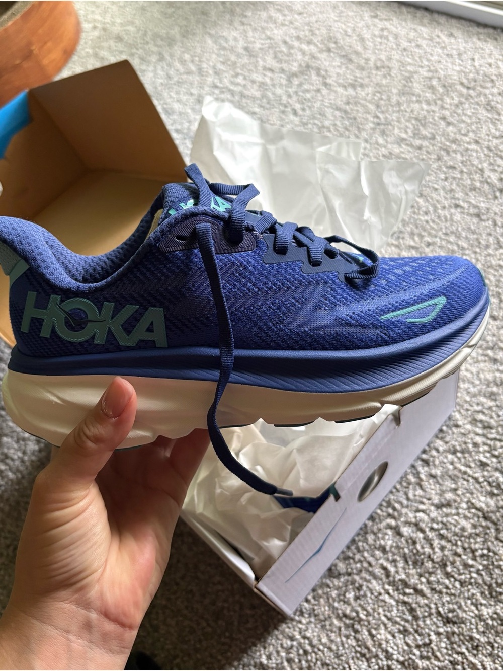 Hoka Women's Clifton 9 size 5B NEW
